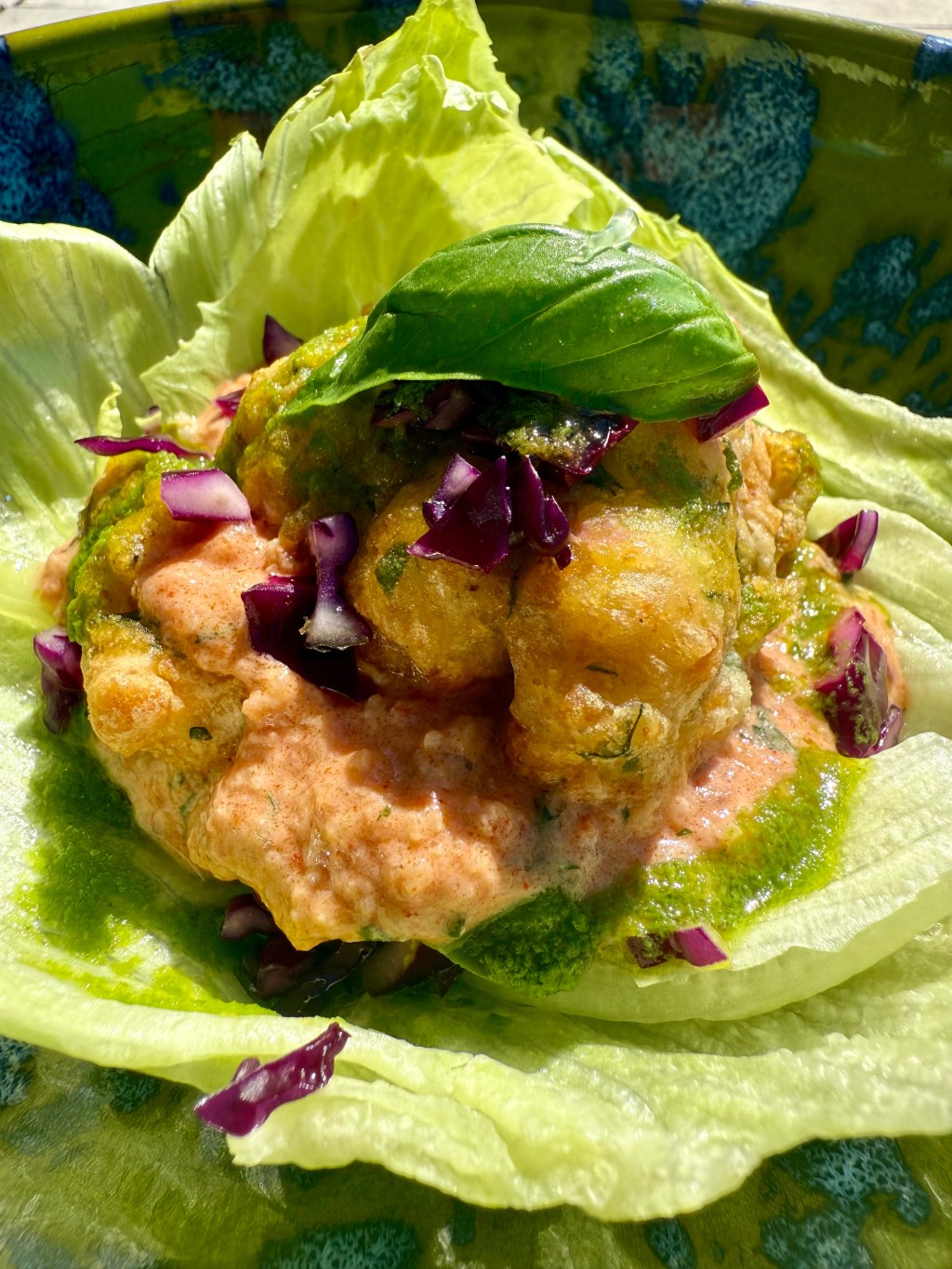 🌿 Acras de cabillaud & crevettes, en feuille&nbsp;d’iceberg