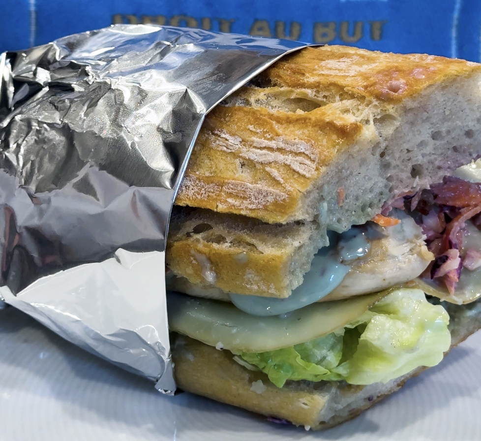 sandwich au poulet et sauce&nbsp;worcestershire