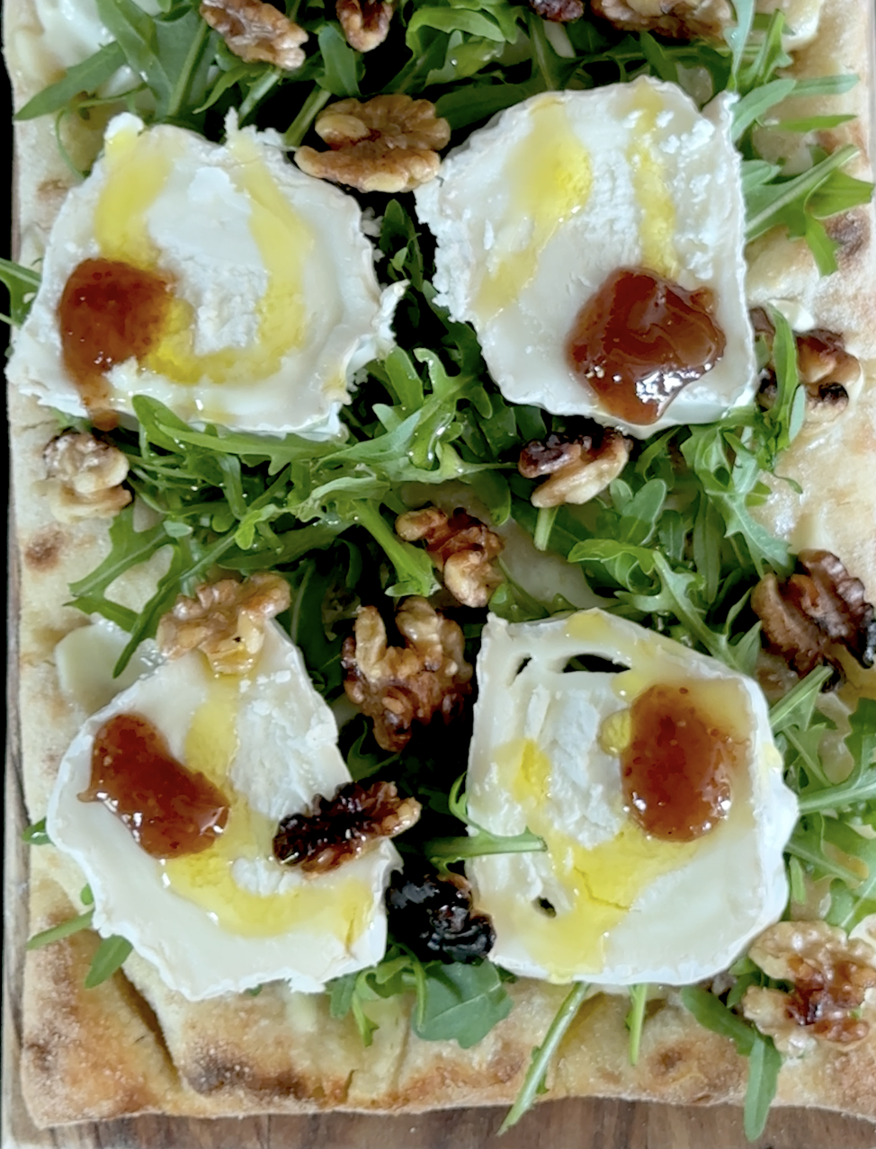 pinsa chévre et figues pour&nbsp;l&rsquo;apéro